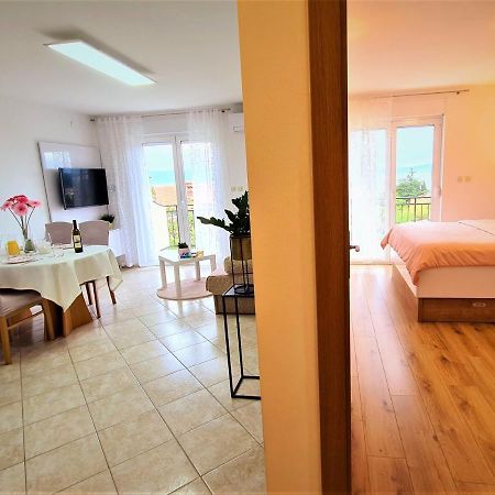 Apartment Karamarko Malinska Eksteriør billede