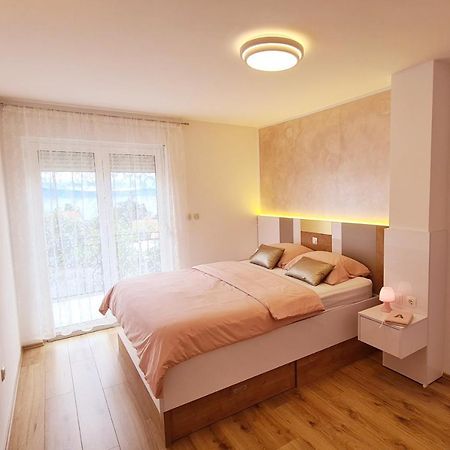 Apartment Karamarko Malinska Eksteriør billede