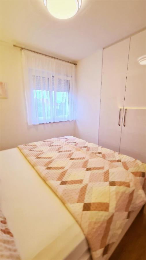 Apartment Karamarko Malinska Eksteriør billede