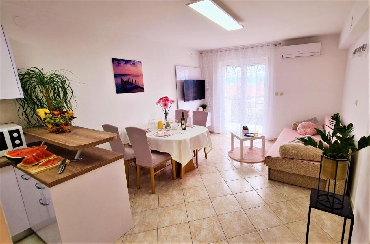 Apartment Karamarko Malinska Eksteriør billede