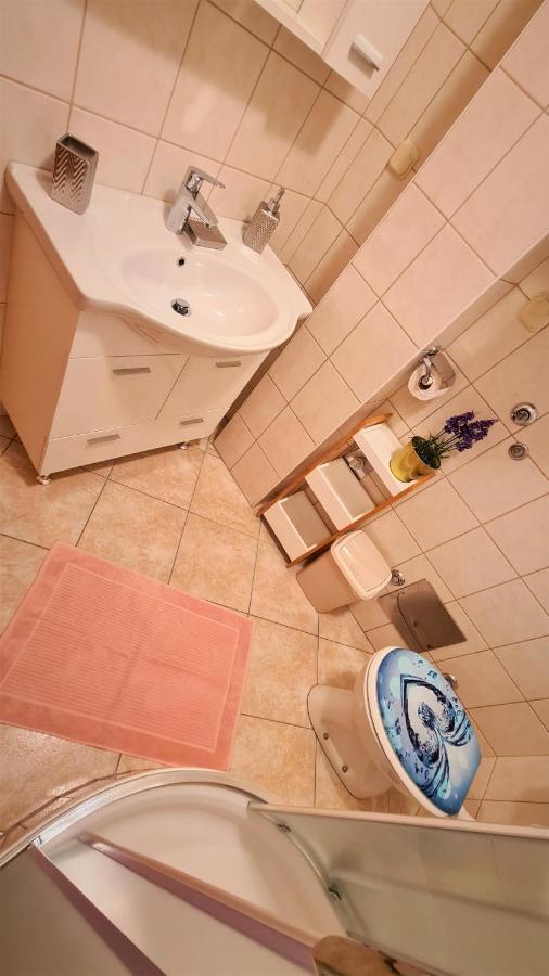 Apartment Karamarko Malinska Eksteriør billede