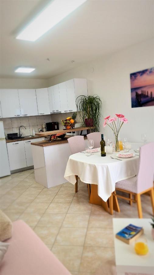 Apartment Karamarko Malinska Eksteriør billede