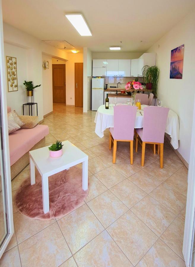 Apartment Karamarko Malinska Eksteriør billede