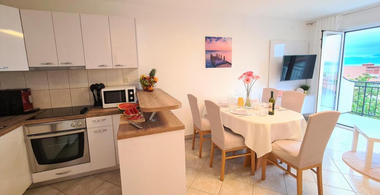 Apartment Karamarko Malinska Eksteriør billede