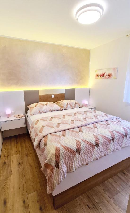 Apartment Karamarko Malinska Eksteriør billede