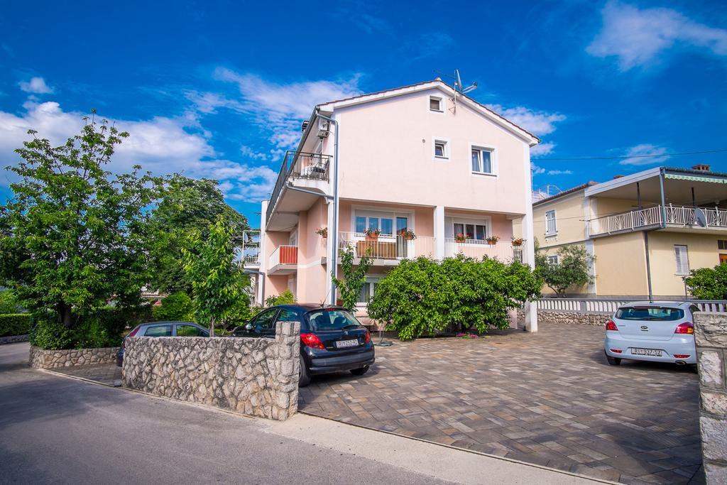 Apartment Karamarko Malinska Eksteriør billede