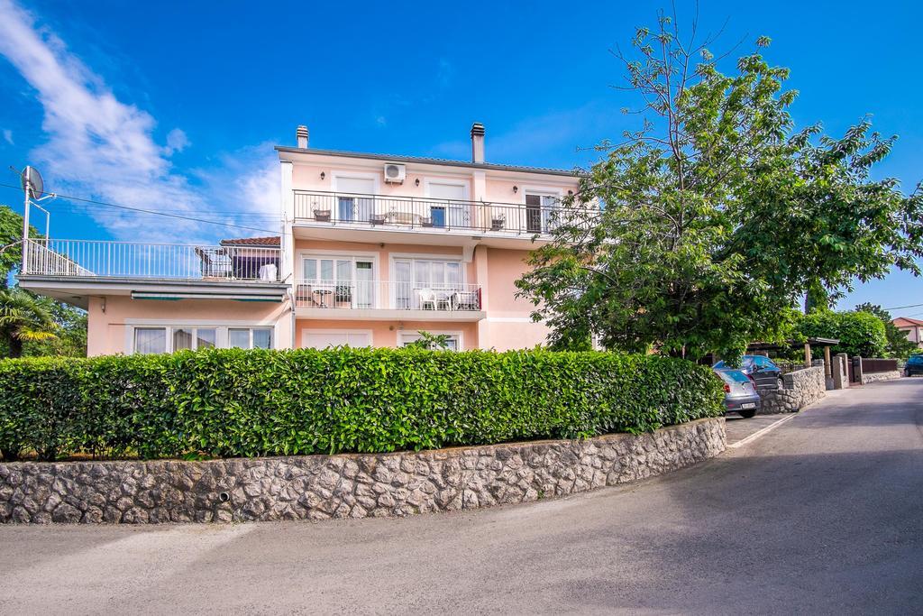 Apartment Karamarko Malinska Eksteriør billede