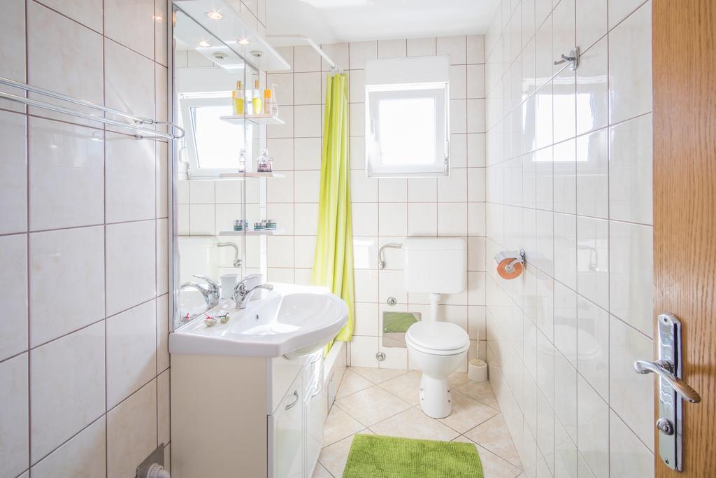 Apartment Karamarko Malinska Eksteriør billede